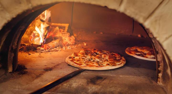 Une cuisson au feu de bois pour plus de goût.